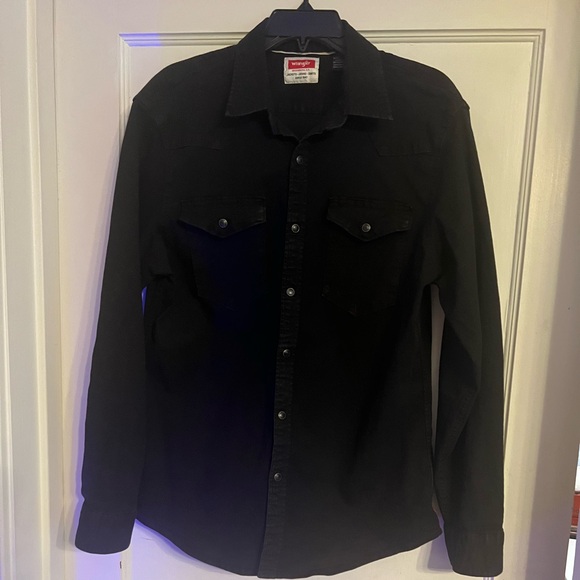 Men’s Wrangler Black Demin Shirt - Picture 3 of 3
